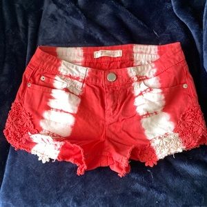 No boundaries Size 5 pink and white shorts with lace sides